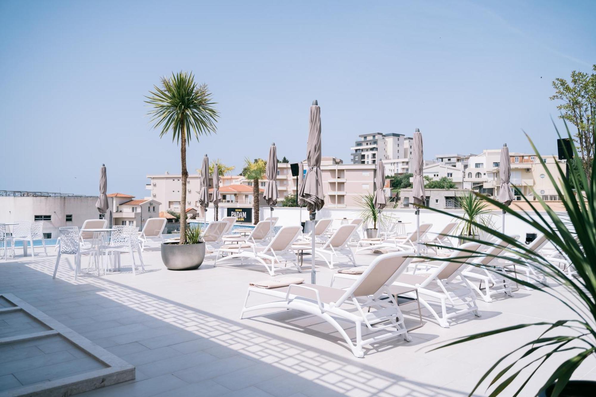 Hotel Padam & 4*