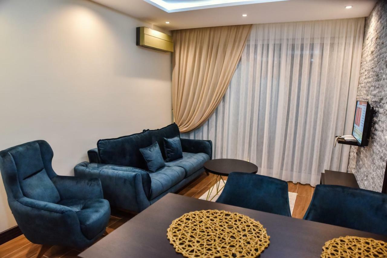 Padam & Hotel