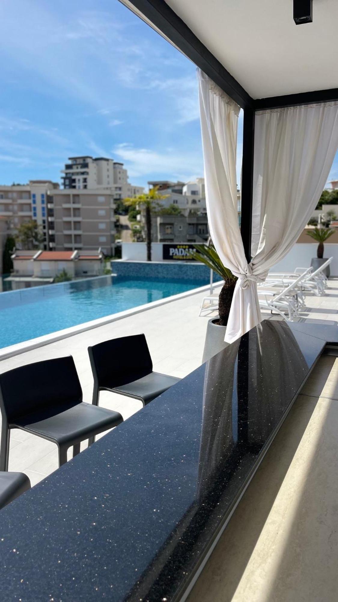 Hotel Padam & 4*
